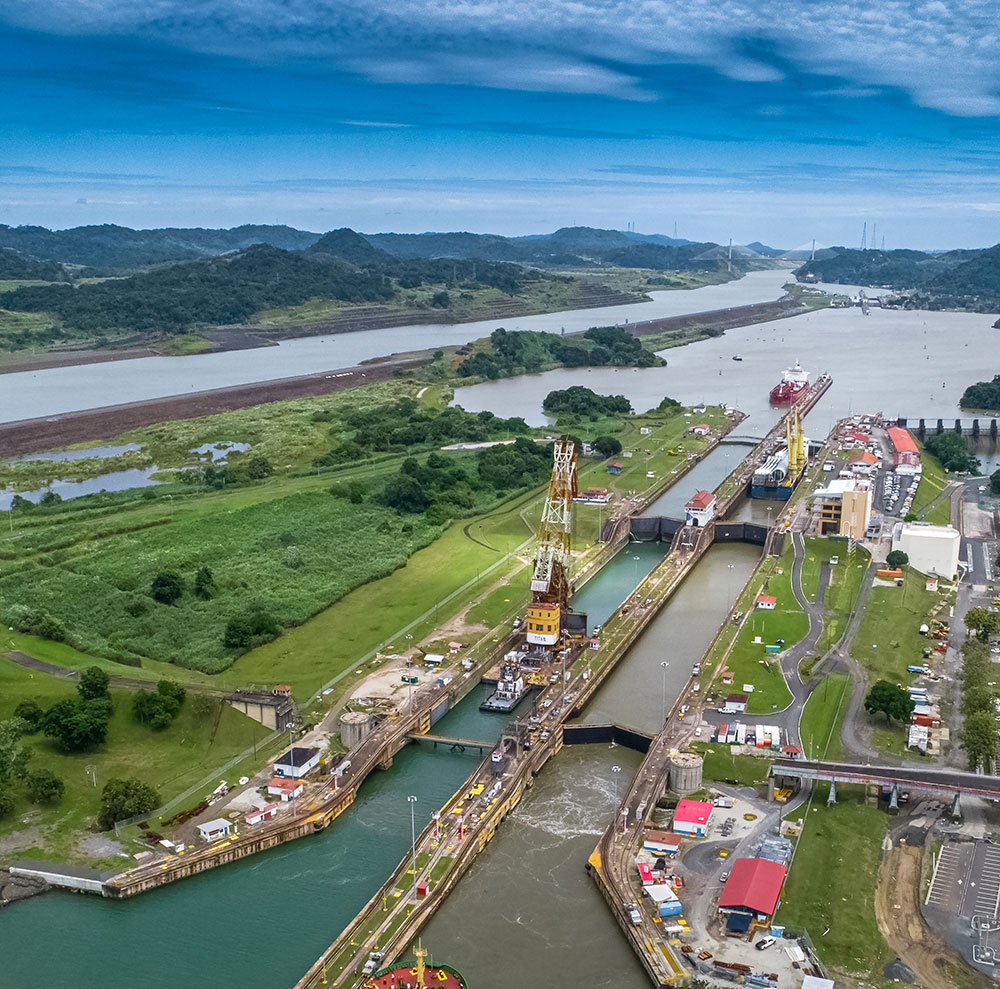 Mantenimiento en el Canal de Panamá - El Faro