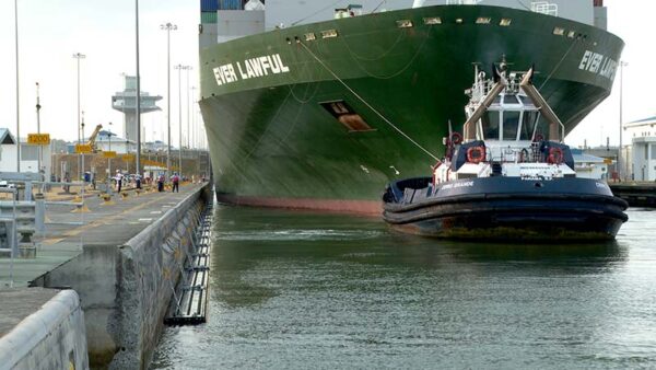 Polietileno de alta densidad en las defensas flotantes - Canal de Panamá