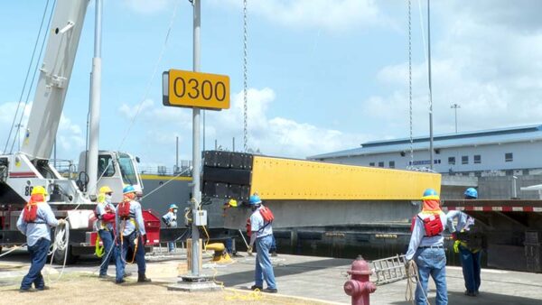 Polietileno de alta densidad en las defensas flotantes - Canal de Panamá
