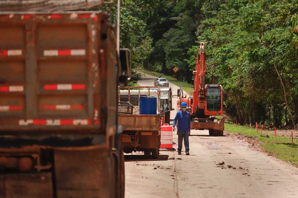 Reparación Carretera de Gamboa