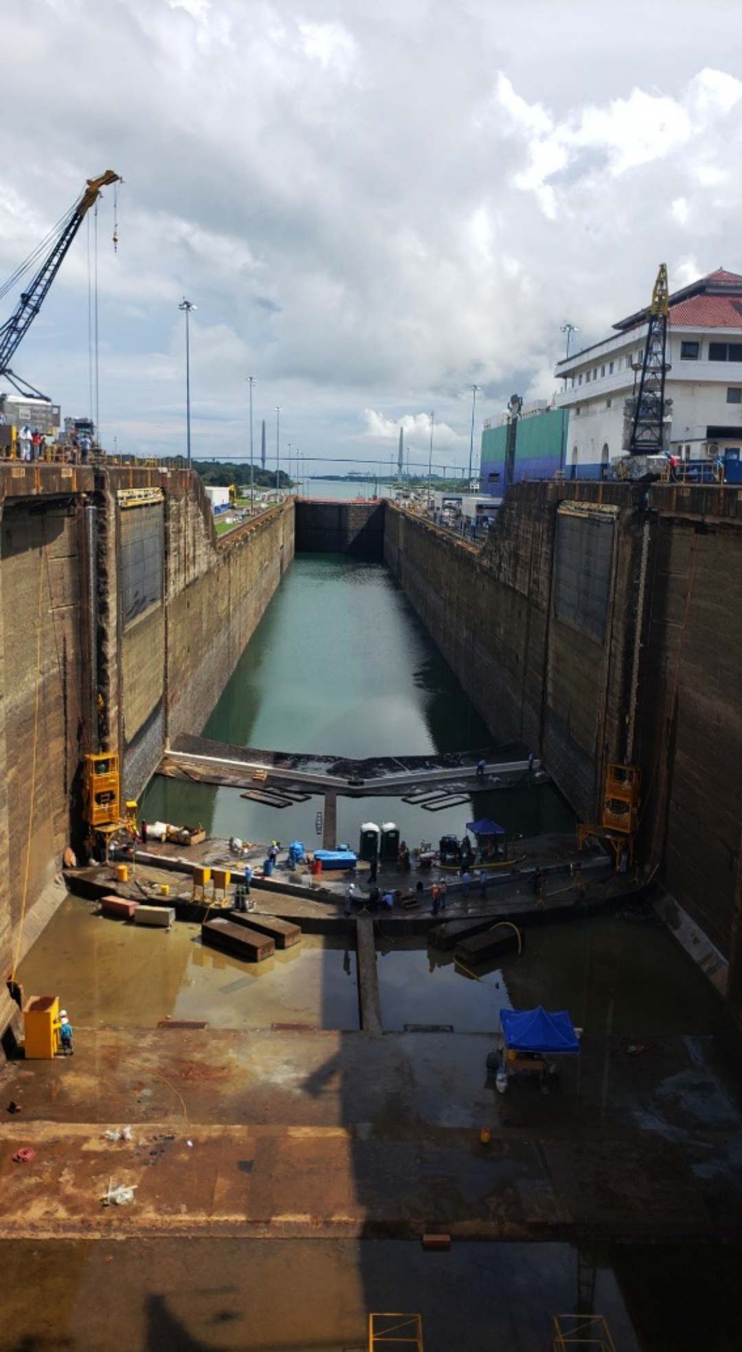 Mantenimiento a las esclusas de Gatún del Canal de Panamá