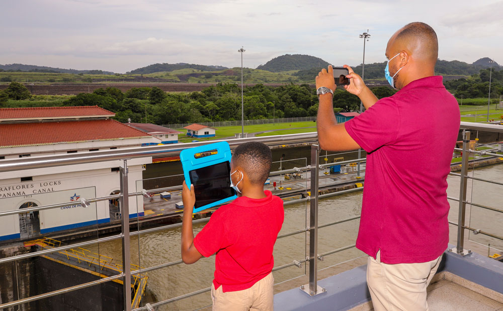 Una historia de idilios El Faro Canal de Panamá