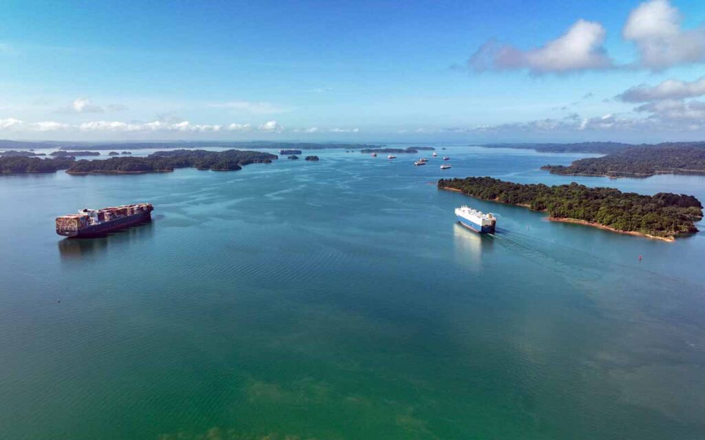 Canal de Panamá ajusta cargo por agua dulce