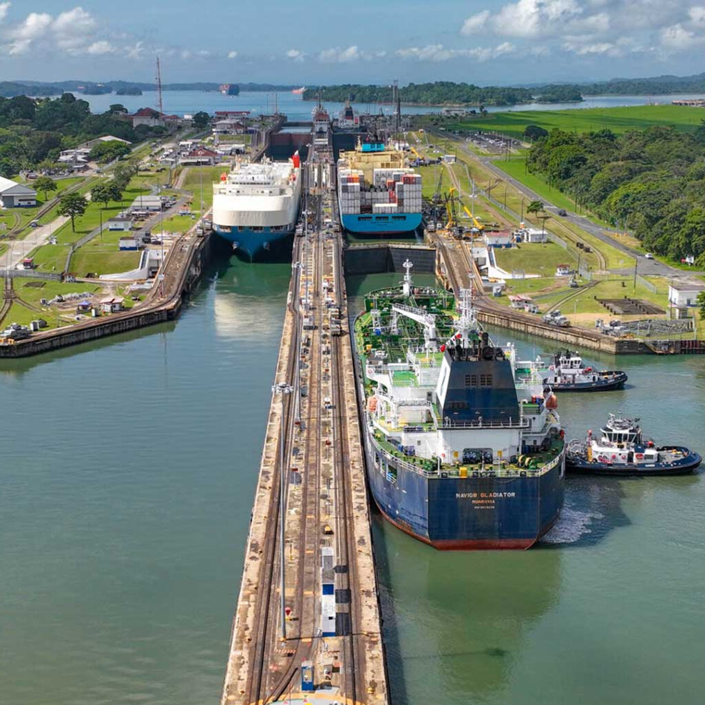 Canal de Panamá aumentará a 27 los tránsitos diarios a partir de este mes