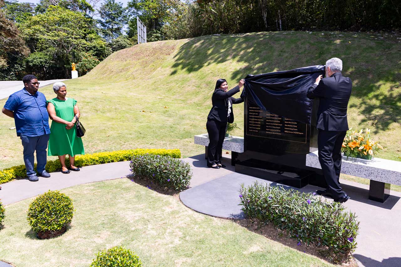 El Canal de Panamá develó dos importantes monumentos públicos en homenaje a los colaboradores que perdieron su vida por la pandemia