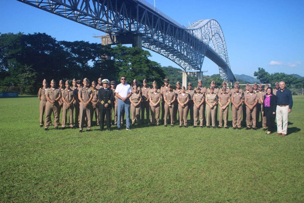 500 estudiantes de la Universidad Tecnológica de Panamá (UTP) participaron en una jornada informativa en el auditorio Ascanio Arosemena. Durante el evento, expertos del Canal ofrecieron charlas sobre la operación, la gestión socioambiental y la administración de la vía interoceánica