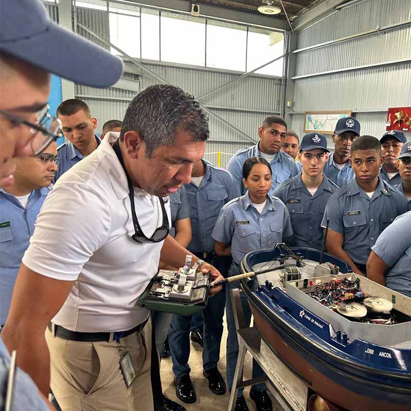 500 estudiantes de la Universidad Tecnológica de Panamá (UTP) participaron en una jornada informativa en el auditorio Ascanio Arosemena. Durante el evento, expertos del Canal ofrecieron charlas sobre la operación, la gestión socioambiental y la administración de la vía interoceánica