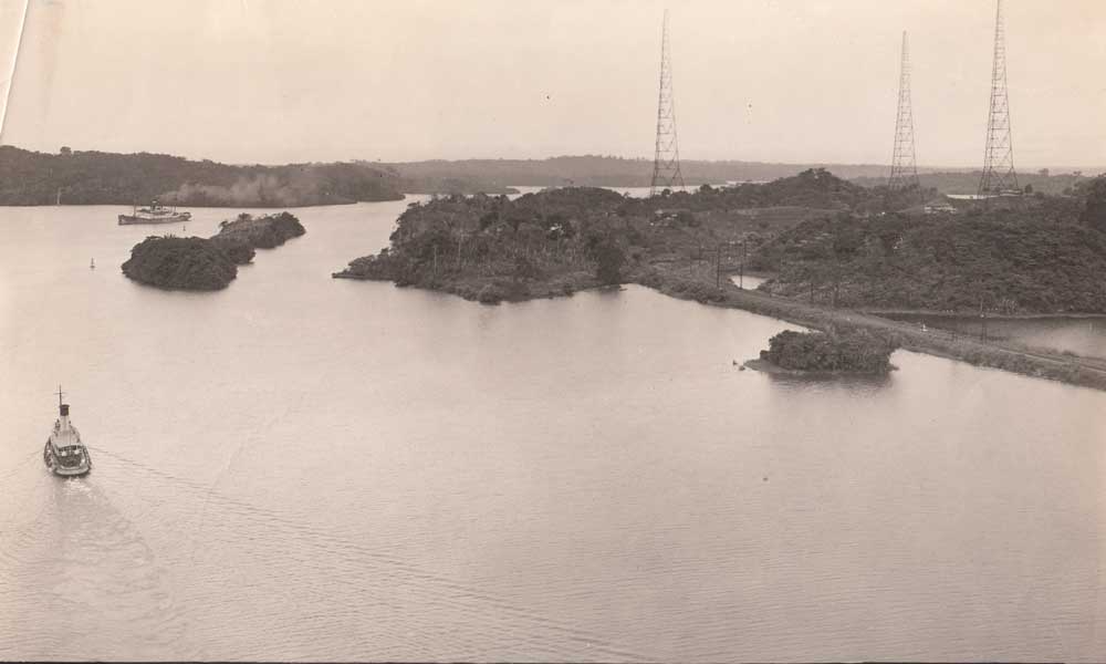 La estación de radio naval de Darién desde la curva Mamei en 1924
